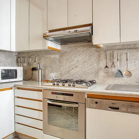 Joivy Captivating Flat With Balcony Διαμέρισμα