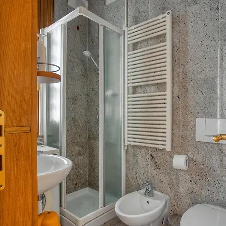 Joivy Captivating Flat With Balcony Διαμέρισμα