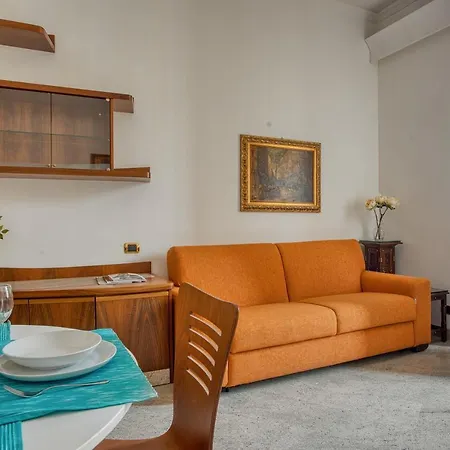 Joivy Captivating Flat With Balcony * מילאנו