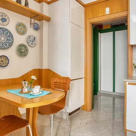 Joivy Captivating Flat With Balcony דירה *