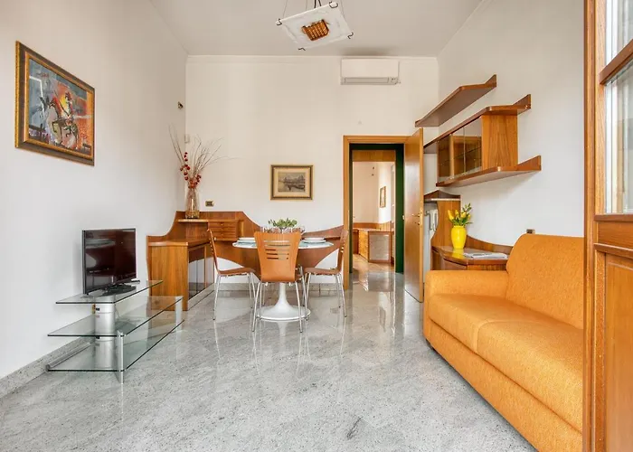Joivy Captivating Flat With Balcony * Милан