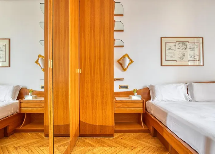 Joivy Captivating Flat With Balcony * Милан