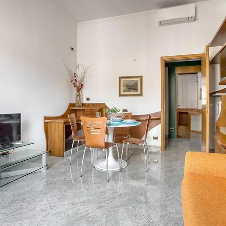 Appartement Joivy Captivating Flat With Balcony Milaan