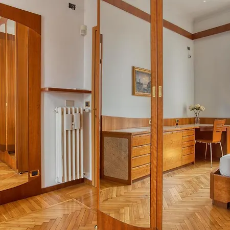 Appartement Joivy Captivating Flat With Balcony Milaan